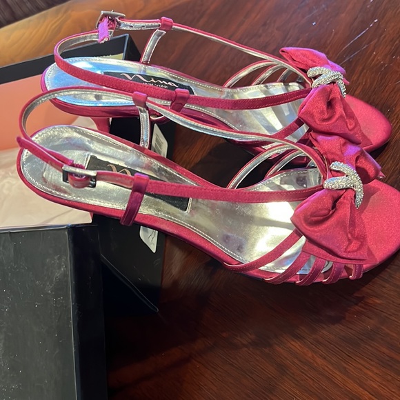 Nina girls shoes size 7m like new - Picture 5 of 7